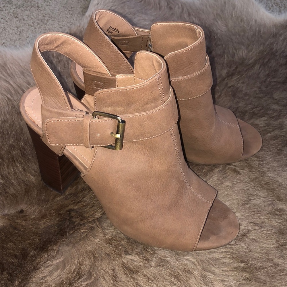 Tahari Martin Tan Slingback Sandals